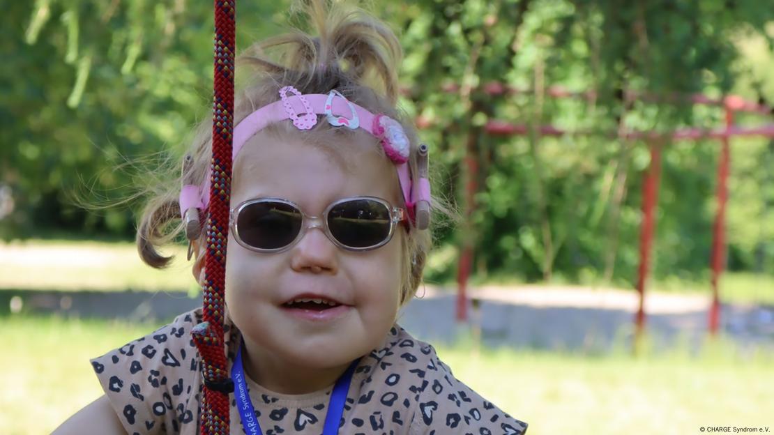 Niña en un parque.