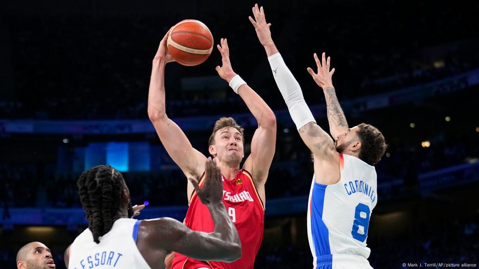 Olympic basketball: Franz Wagner flies but keeps feet on ground