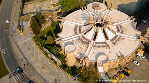 Mакедонската пошта на кејот на Вардар, Скопје, Северна Македонија Mакедонската пошта на кејот на Вардар, Скопје, Северна Македонија