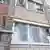 Окна с разбитыми стеклами в одном из домов в Белгороде, фото из архива