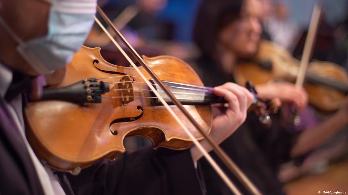 El estudio demostró que la música clásica sincronizó las oscilaciones neuronales entre el córtex auditivo y el circuito de recompensa. El estudio demostró que la música clásica sincronizó las oscilaciones neuronales entre el córtex auditivo y el circuito de recompensa.