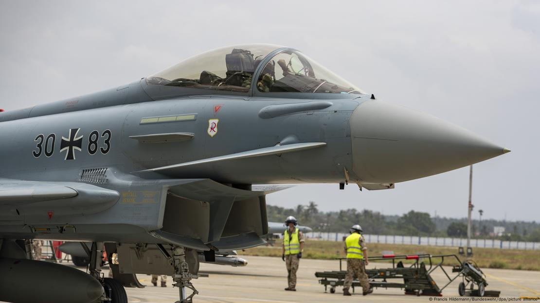 Pistteki bir Eurofighter jetinin ön kısmı