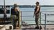 دو سرباز در یک بندر ساحلی در مالزی (عکس از آرشیو)