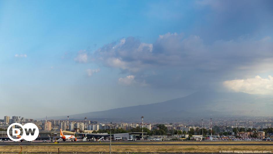 Eruption of Mount Etna in Sicily, closure of Catania airport – DW – 15.08.2024