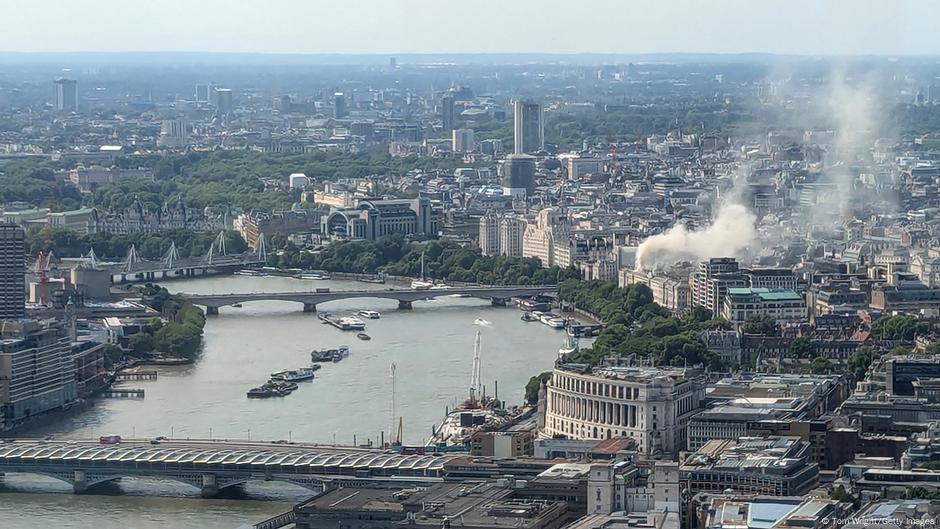 ロンドンのサマセットハウスで火災後、美術品は無事 – DW – 2024/08/17