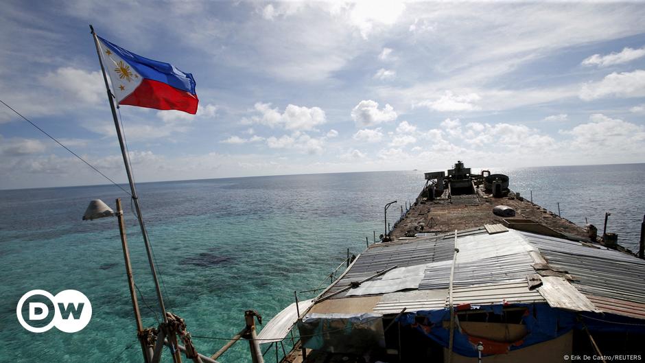 Chinese and Philippine ships collide in South China Sea – DW – 08/19/2024