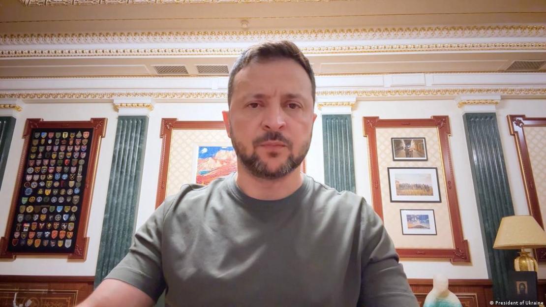 Zelenski mirando de frente.