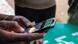 Kenia Nairobi Smartphone Nutzung
