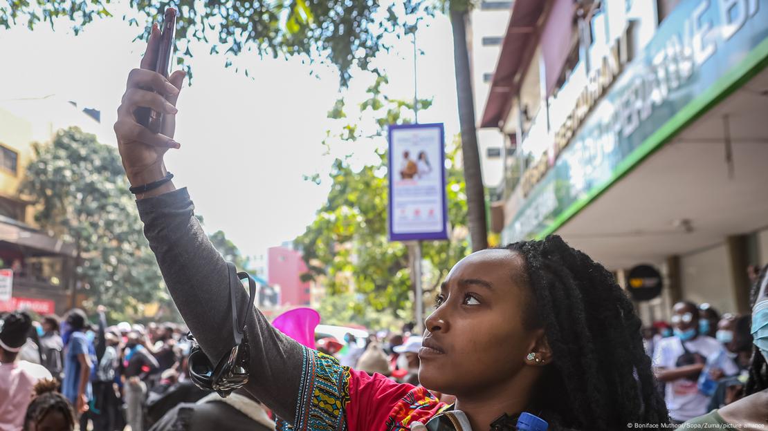 Maandamano ya vijana katika mwezi Juni nchini Kenya.