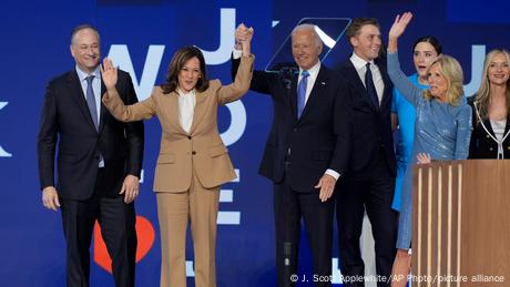 US-Präsident Joe Biden setzt sich auf dem Parteitag der Demokraten für Vizepräsidentin und Präsidentschaftskandidatin Kamala Harris ein.