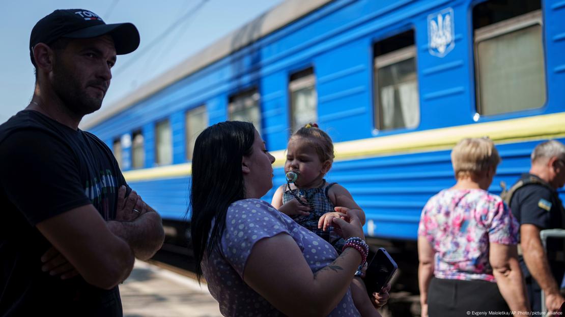 Евакуация на граждани от Покровск