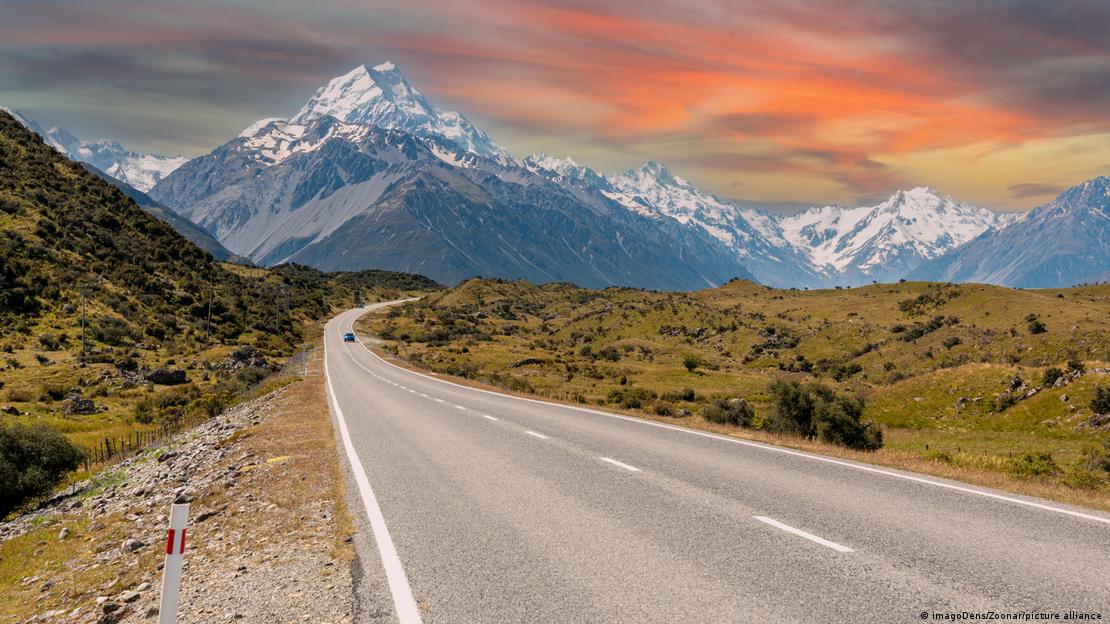 View of Southern Alps at entrance to Aoraki National Park, South Island, New Zealand