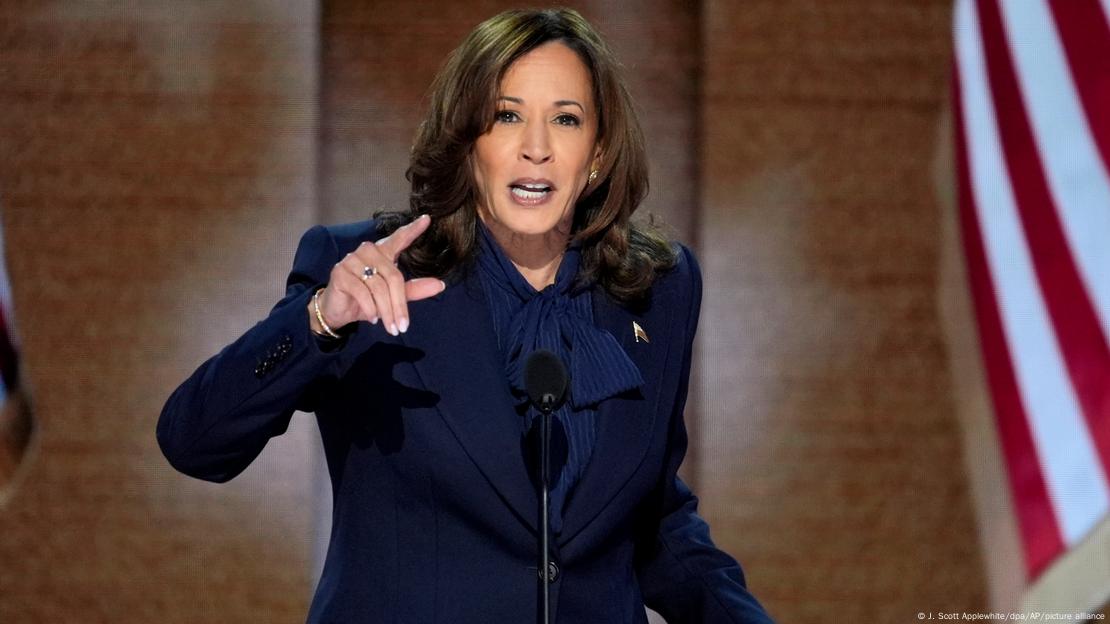 Kamala Harris duke mbajtur fjalim në Chicago