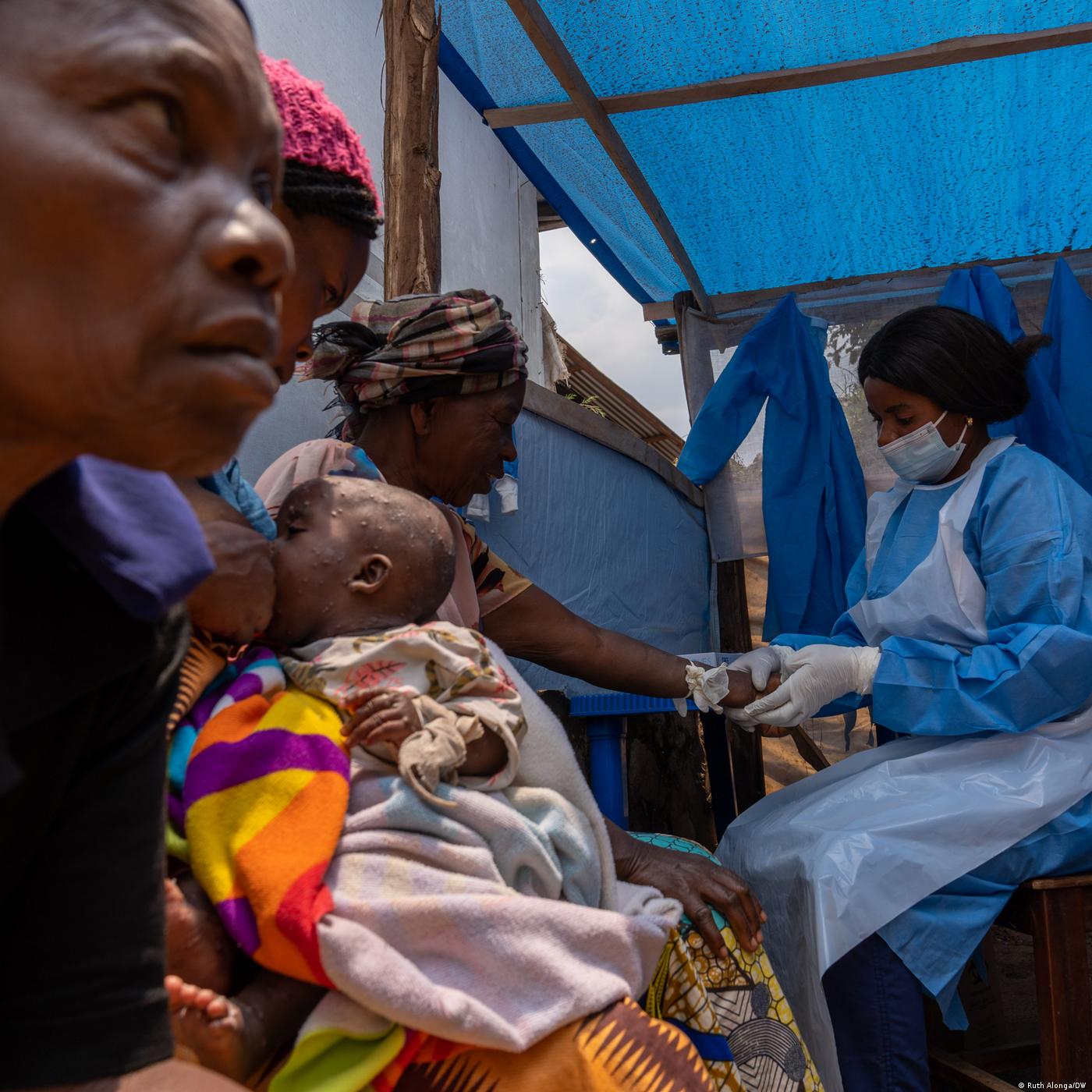 Une clinique mobile pour sensibiliser et soigner en RDC