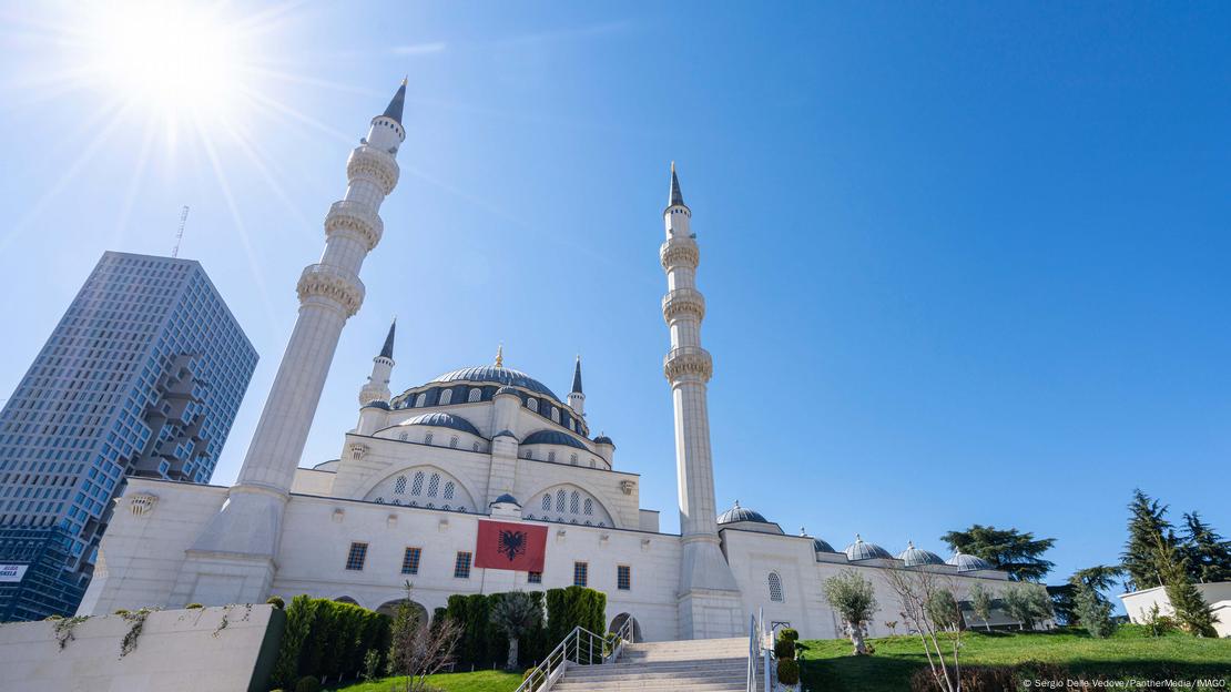 Shqipëri, xhamia në Tiranë 