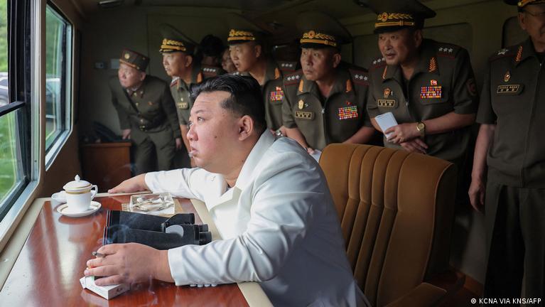 金正恩監督新型多管火箭發射器試驗– DW – 2024年8月28日