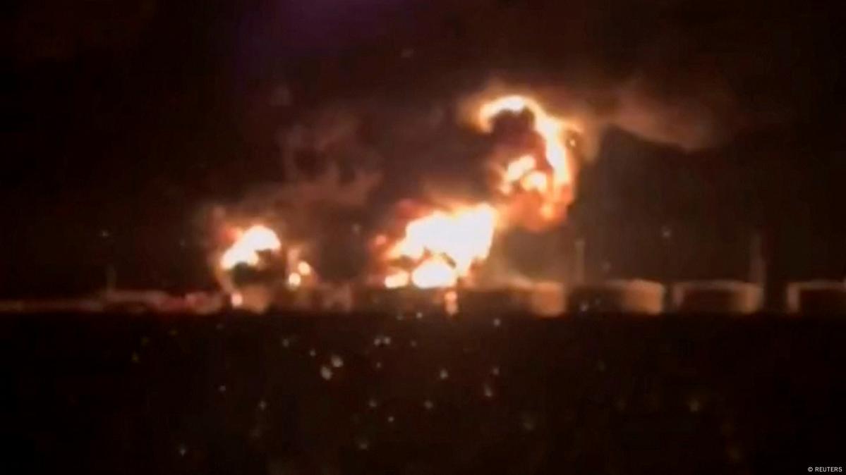Depósito de petróleo en Rusia se incendia tras ataque – DW – 05/02/2025