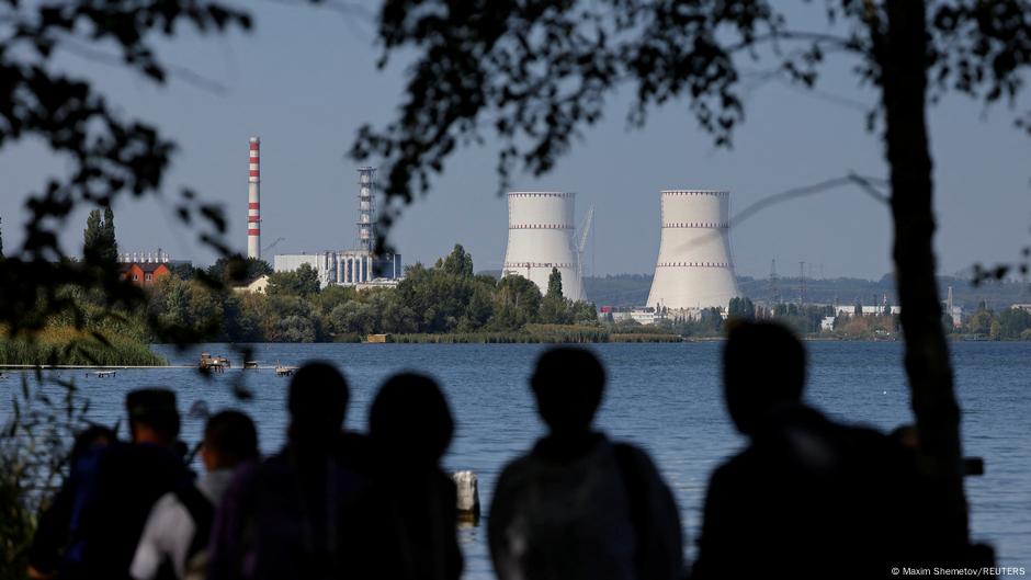 Ukraine: Russia says drone sparks fire at nuclear plant – DW – 08/24/2025