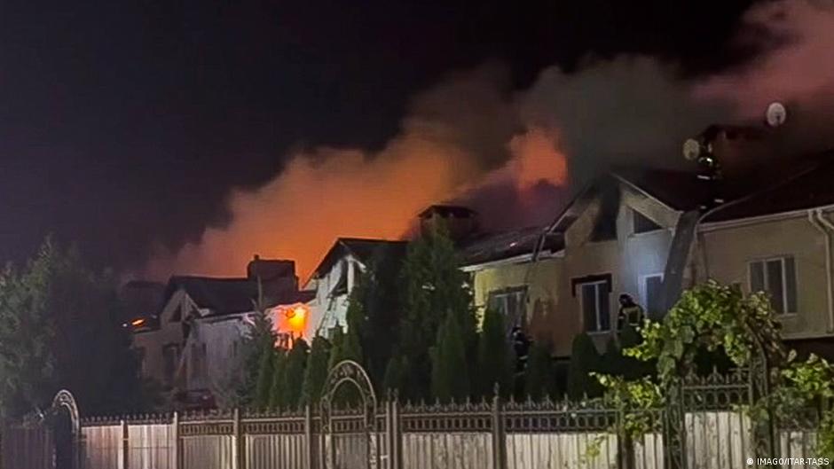 Дрони атакували Бєлгород і Ростов, в Енгельсі пожежа