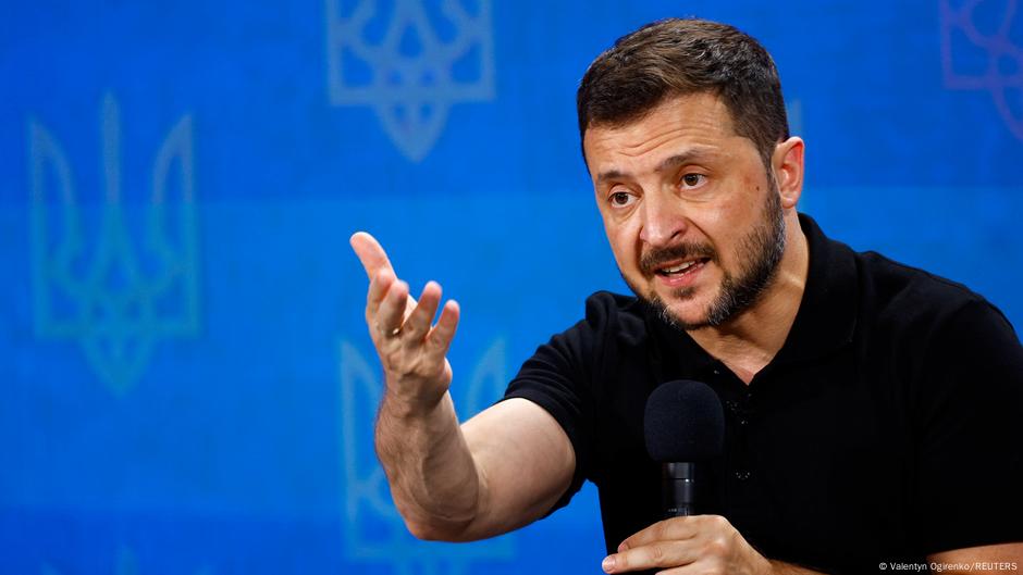Predsednik Ukrajine Volodimir Zelenski je pod pritiskom i Rusije i SAD