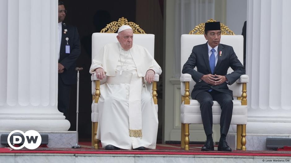 Pope Francis meets Joko Widodo and rejects extremism – DW – 04.09.2024