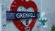 Memorial, con un corazón rojo y una barra azul que recuerdan el tradicional logo del metro de Londres, junto a fotos, nombres y mensajes en recuerdo de las víctimas del incendio de la torre de Grenfell, en 2017. Memorial, con un corazón rojo y una barra azul que recuerdan el tradicional logo del metro de Londres, junto a fotos, nombres y mensajes en recuerdo de las víctimas del incendio de la torre de Grenfell, en 2017.