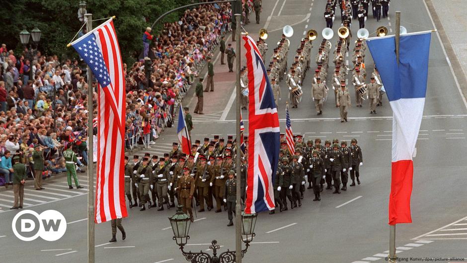 1994: Remembering when World War II Allies left Berlin – DW – 09/07/2024