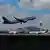 Chile: un avión de LATAM despegando.