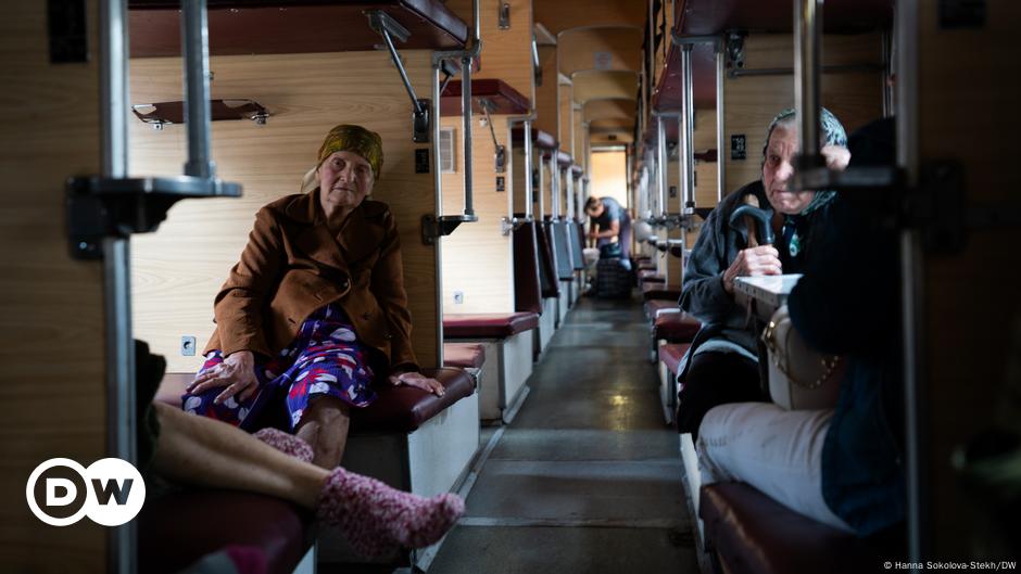 Meeting Ukraine's evacuees: 'How to carry your home with you?'