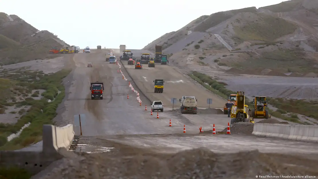 Zengezur Koridoru'ndaki karayolu ve demiryolu çalışmaları