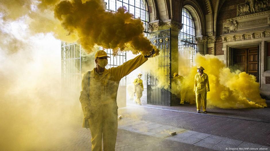 Climate protesters close off Amsterdam's Rijksmuseum