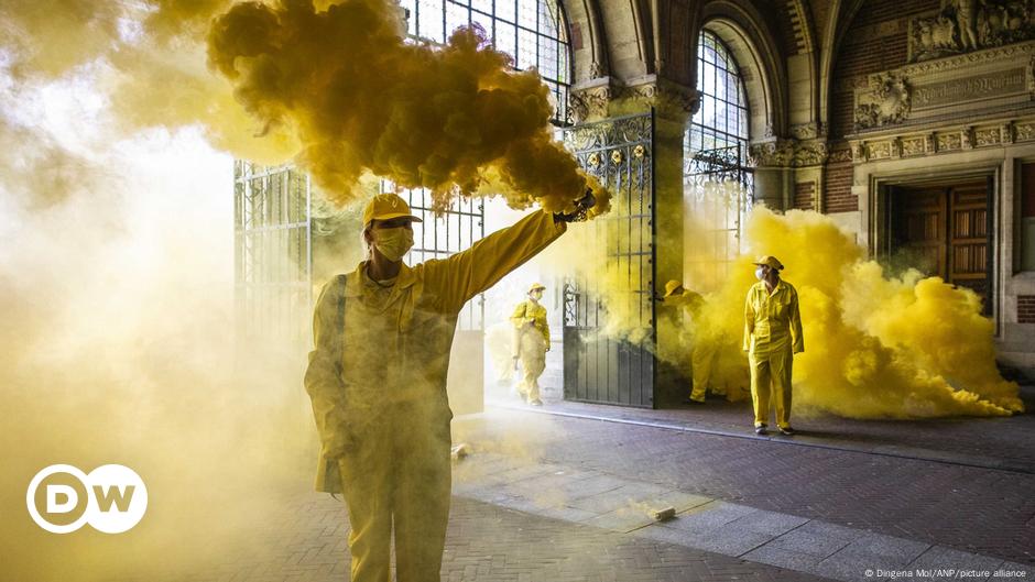 Climate protesters close off Amsterdam's Rijksmuseum