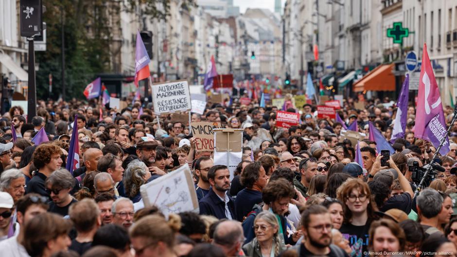 Pariz masovni protesti 7.09.2024.