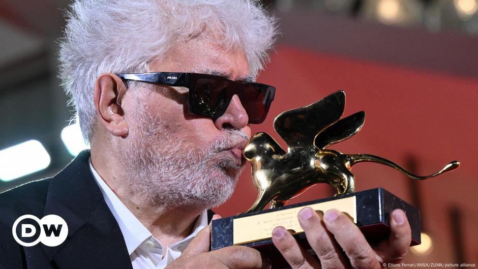 Pedro Almodovar Wins Golden Lion At Venice Festival – DW – 09/08/2024