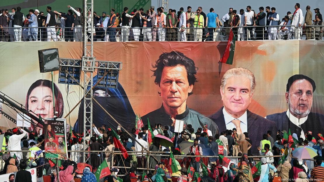 پاکستان تحریک انصاف کے سرکردہ لیڈروں کا پوسٹر پاکستان تحریک انصاف کے سرکردہ لیڈروں کا پوسٹر