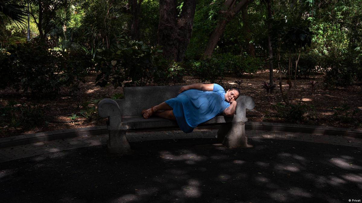 Effective Employee Recognition Strategies, image size:1199x674