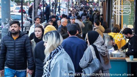 Iran-Krieg: Massenentlassungen und drohender Lohnverfall