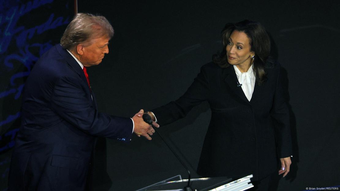 Donald Trump und Kamala Harris bei einer TV-Debatte 