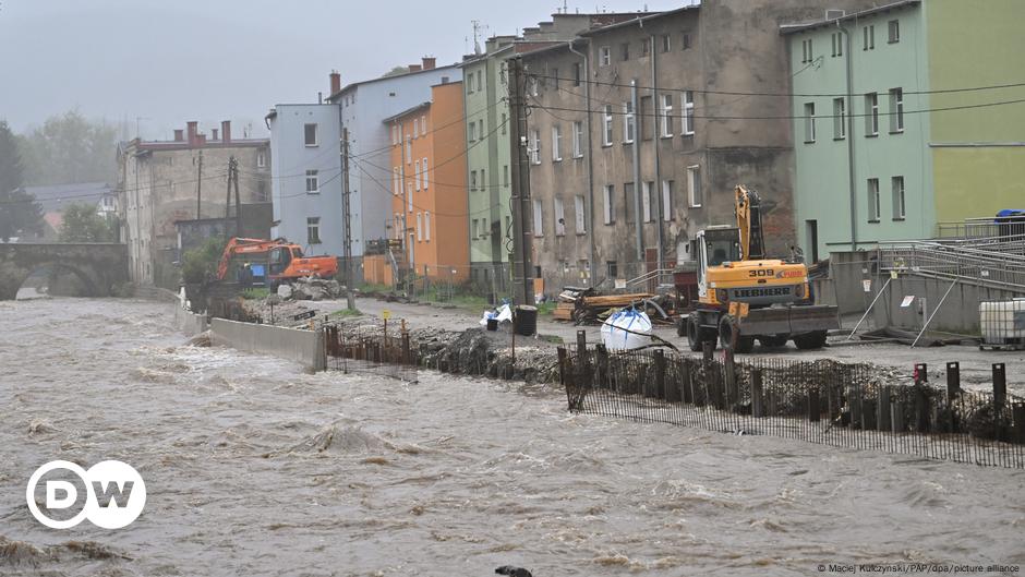 Europe: Emergency services struggle against rising waters