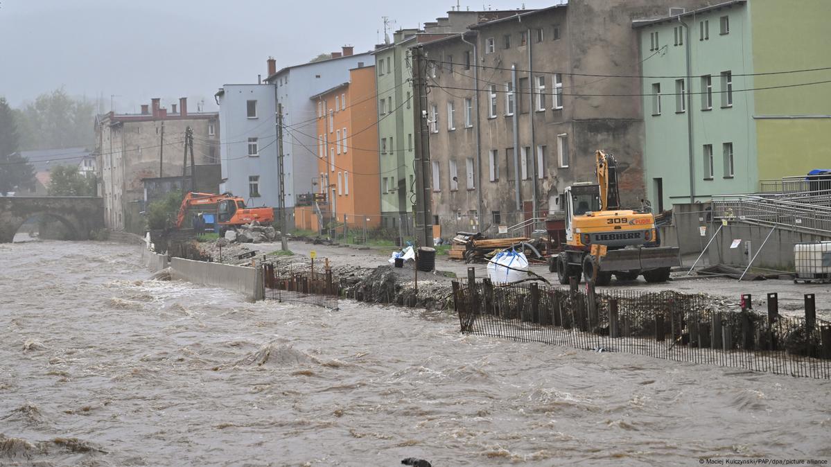 Europe floods: Parts of Vienna without power as river rises – DW –  09/16/2024