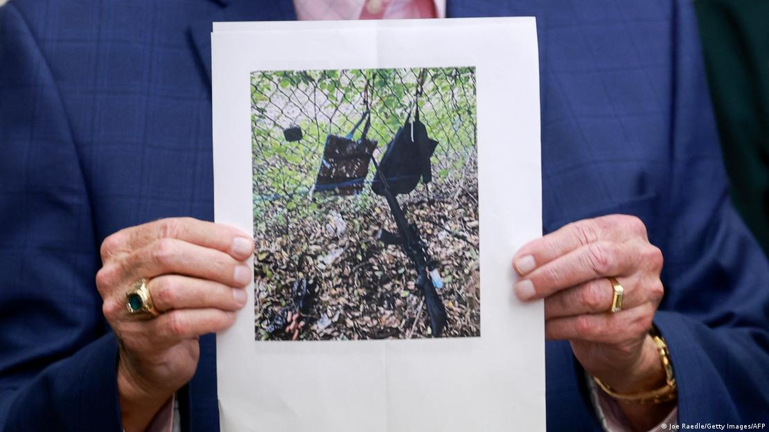 Objetos deixados para trás por suspeito de tentar matar Trump