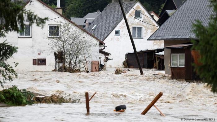 Tempestade Boris deixa rastro de destruição na Europa