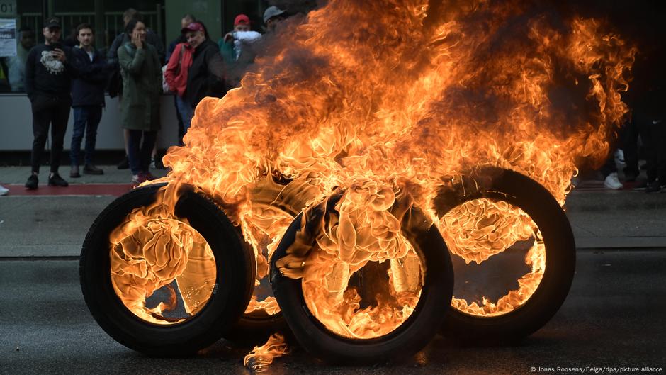 Logo Audija u plamenu: protesti protiv planova kompanije u Briselu