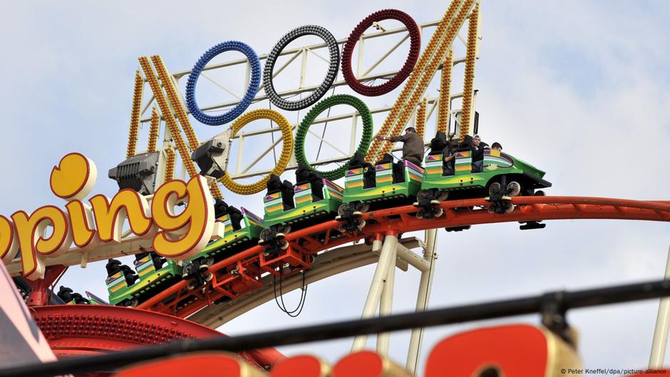 Rolekoster sa olimpijskim krugovima na minhenskom Oktobarfestu.