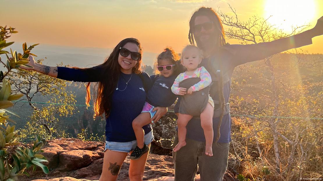 Fernanda Lemes com o marido e filhas na Chapada dos Guimarães