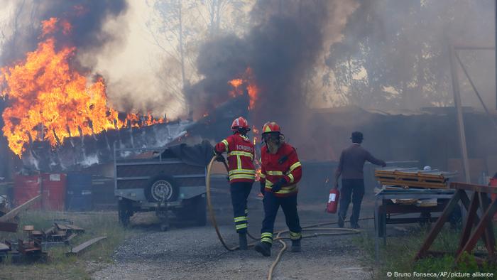 Incêndios florestais deixam ao menos 7 mortos em Portugal