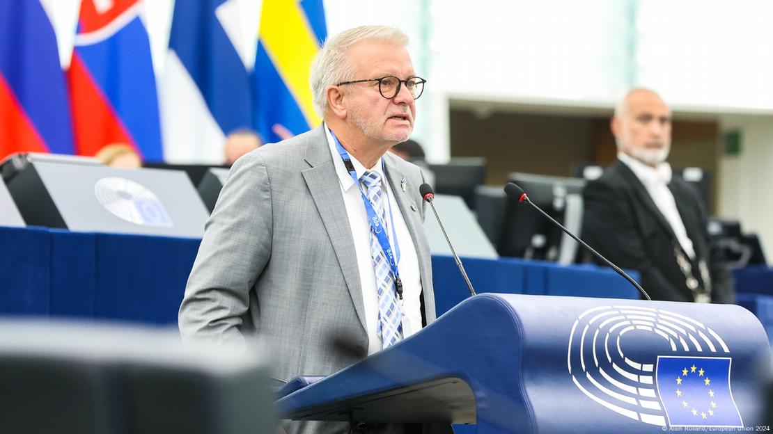 Michael Gahler duke folur në Parlamentin Europian Michael Gahler duke folur në Parlamentin Europian