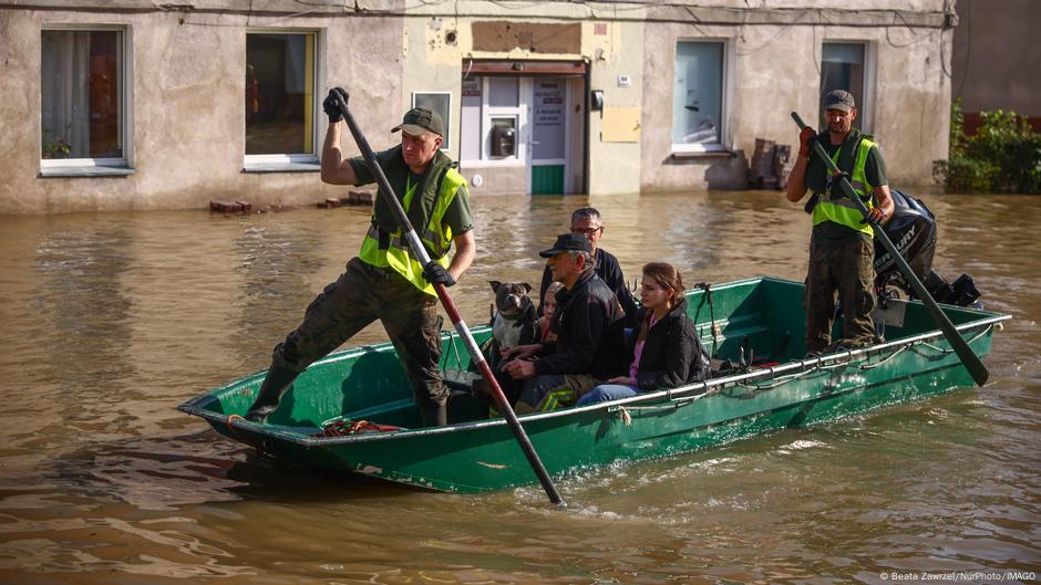 Europe floods: Poland's Wroclaw braces for flood wave