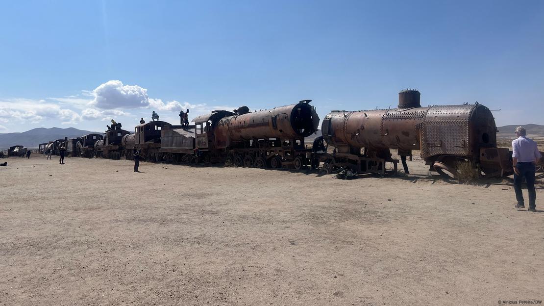 Trens abandonados no Salar de Uyuni 