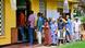 Menschen warten in Colombo, Sri Lanka, um bei der Präsidentschaftswahl ihre Stimme abzugeben Menschen warten in Colombo, Sri Lanka, um bei der Präsidentschaftswahl ihre Stimme abzugeben